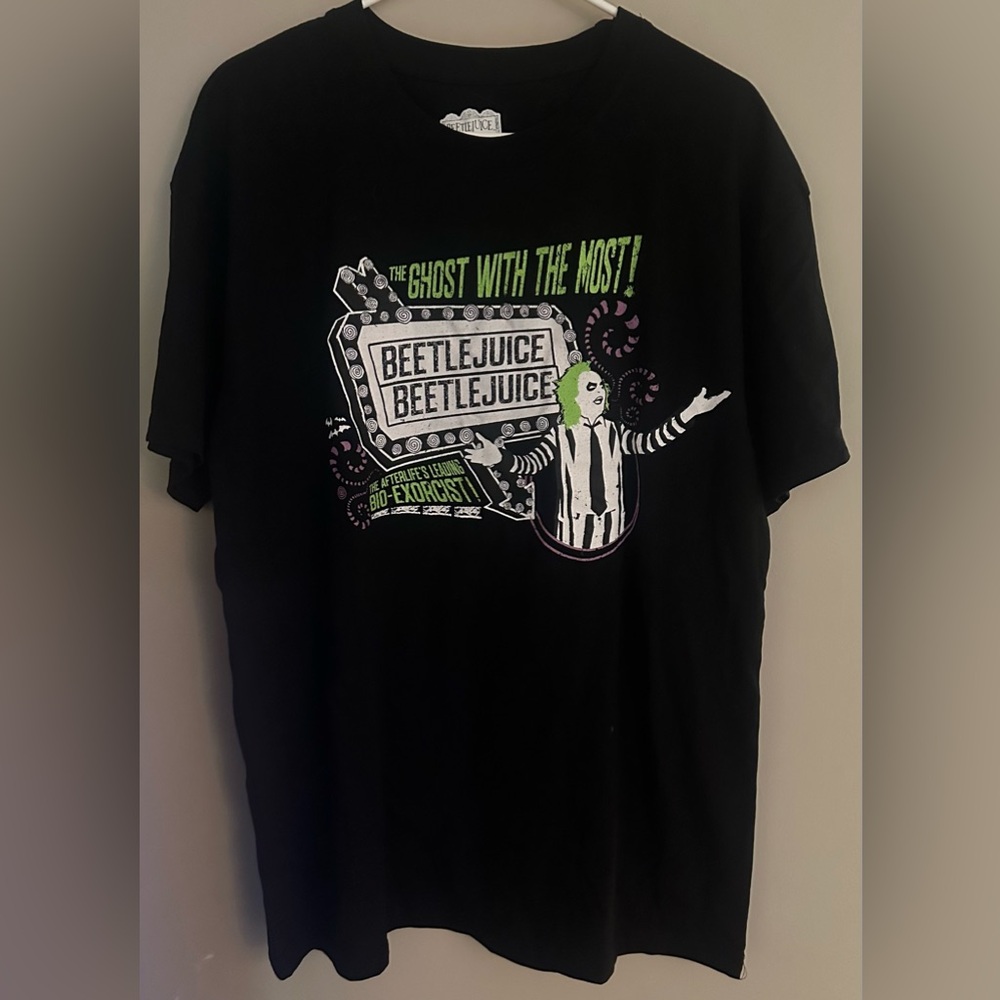 Beetlejuice size LARGE Black Graphic Tee